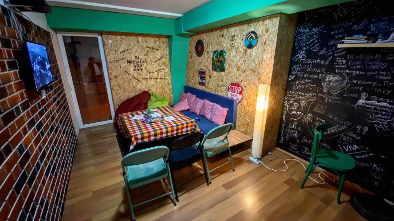 Mickitos Hostel & Apartments Escópia Exterior foto